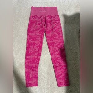 NVGTN Fuchsia Camo women’s workout Leggings size s